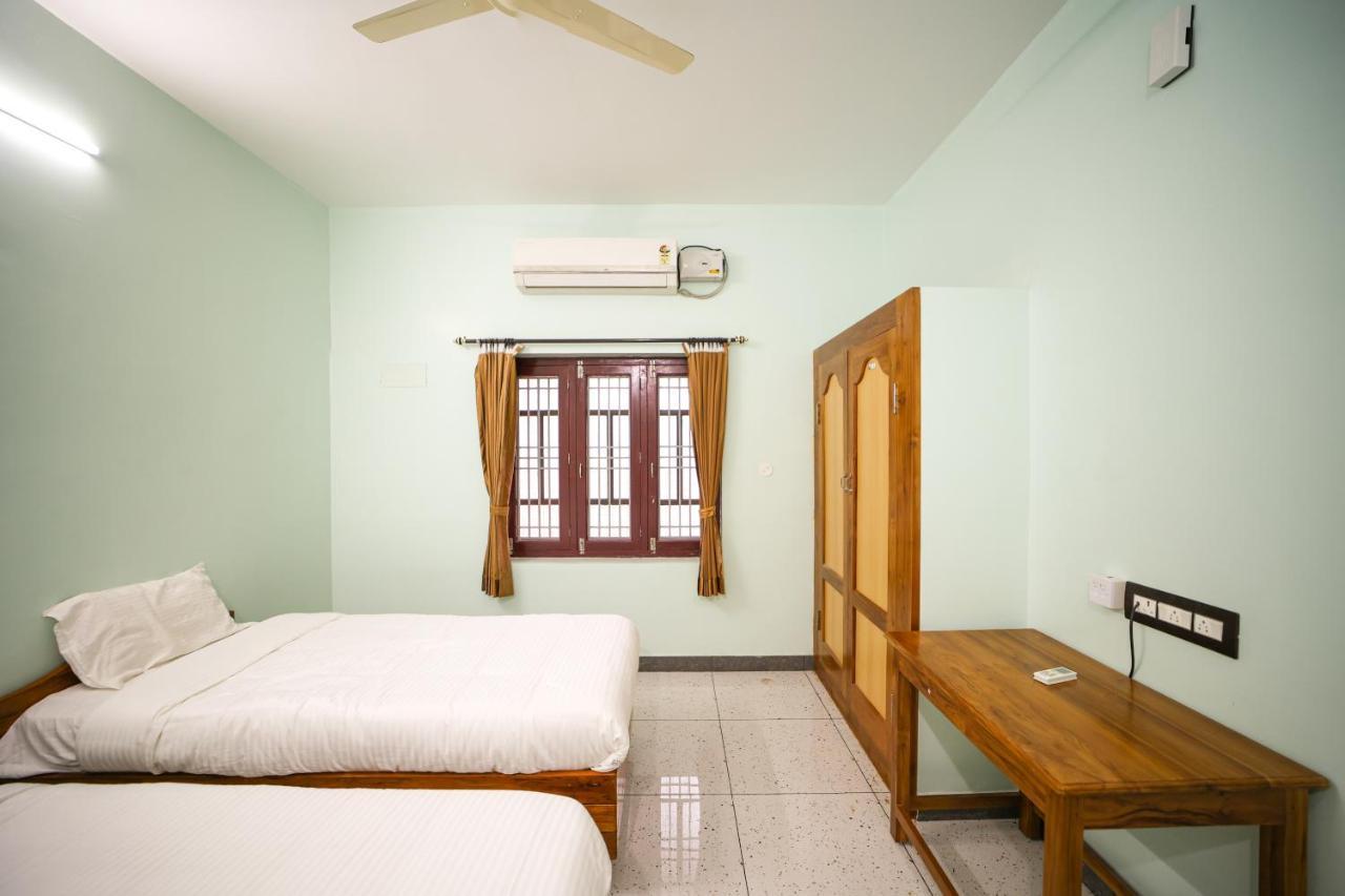 The Pothigai Palace Hotel Kuttālam Exterior photo