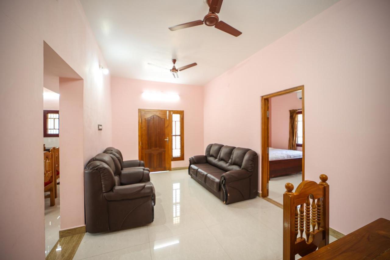 The Pothigai Palace Hotel Kuttālam Exterior photo